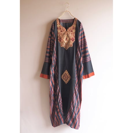 vintage embroidered kaftan dress