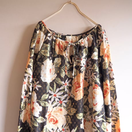 70〜80s metallic floral blouse