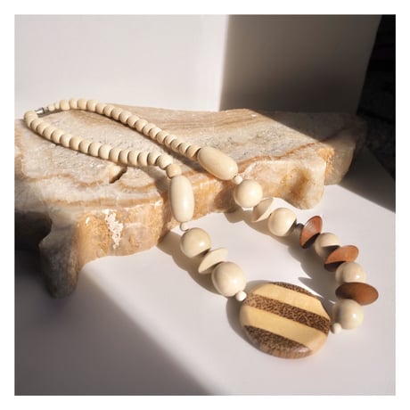 vintage wood beaded chunky necklace (Ivory)