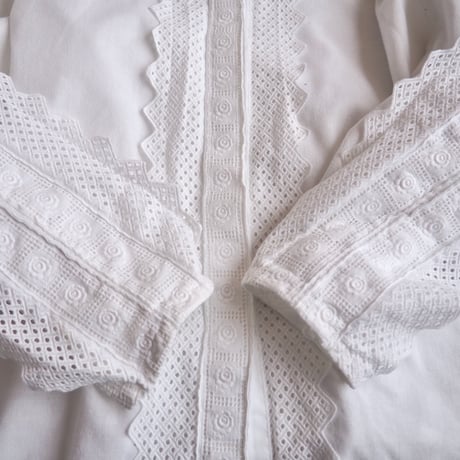 vintage folk scallop lace blouse