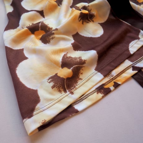 "Finnwear" pansy print robe