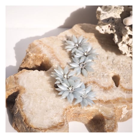 60s plastic pastel blue flower earrings