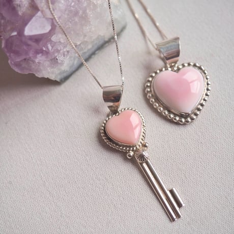 NAVAJO sterling silver conch shell heart necklace
