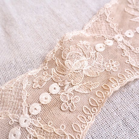 vintage beige lace collar