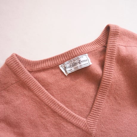 "Saks Fifth Avenue" made in Scotland cashmere sweater