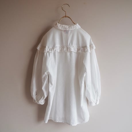 "HALALi" folk lace ruffle blouse