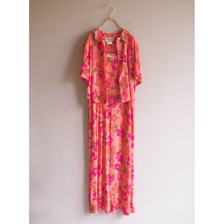 "Karin Stevens" floral blouse & sleeveless maxi dress