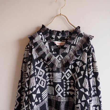 80s "Susan Freis" abstract ruffle blouse (BK)