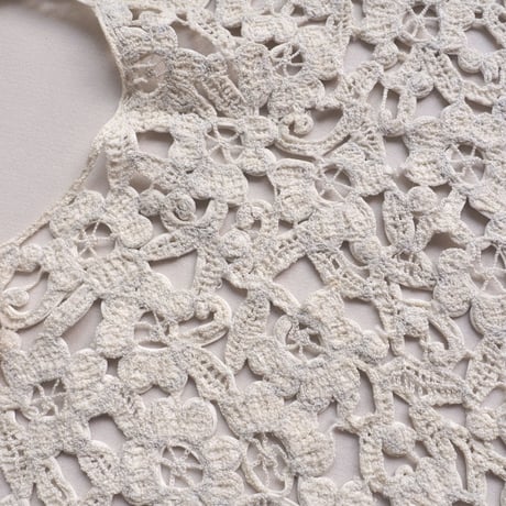 antique code lace collar