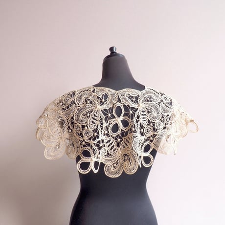 antique beige lace collar