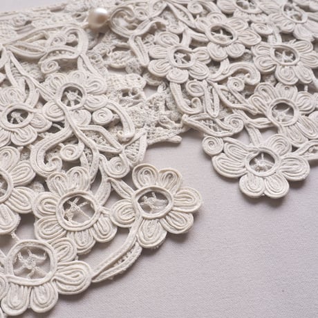 antique code lace collar
