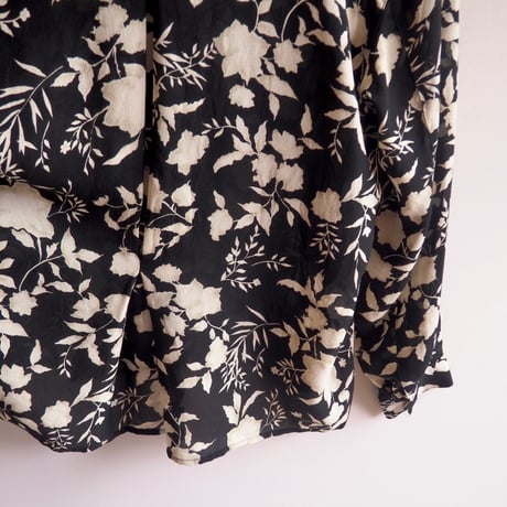 90s "JONES NEW YORK" silk floral blouse