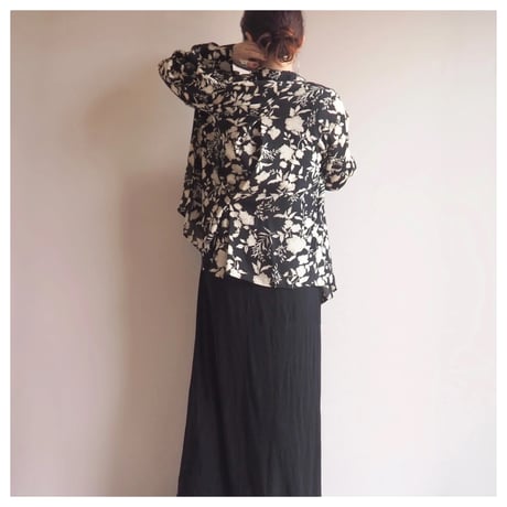 90s "JONES NEW YORK" silk floral blouse