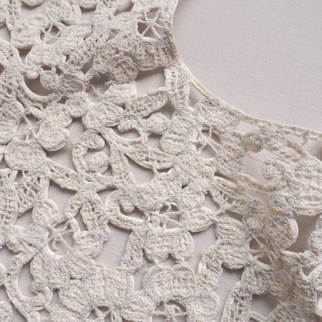 antique code lace collar