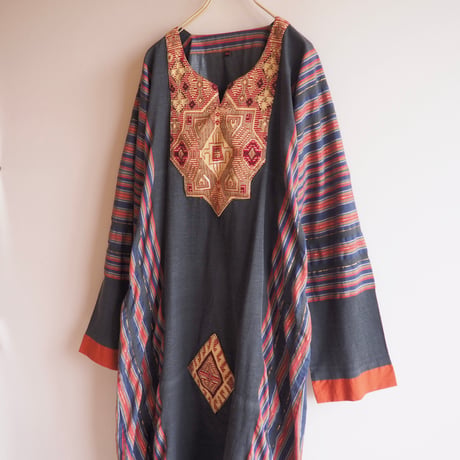 vintage embroidered kaftan dress