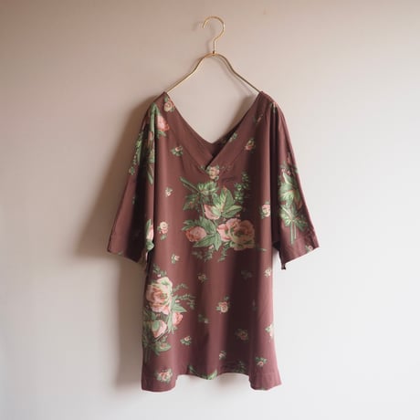"PourTulle" v-neck floral tops