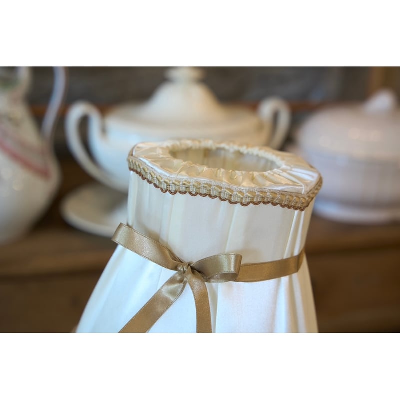 メンテナンス済み アンティークランプ シェードとランプ テーブル