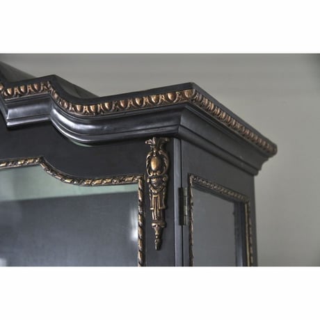 フレンチアンティーク キャビネット 鍵付き テーブル付き 飾り棚 真鍮  美しい装飾