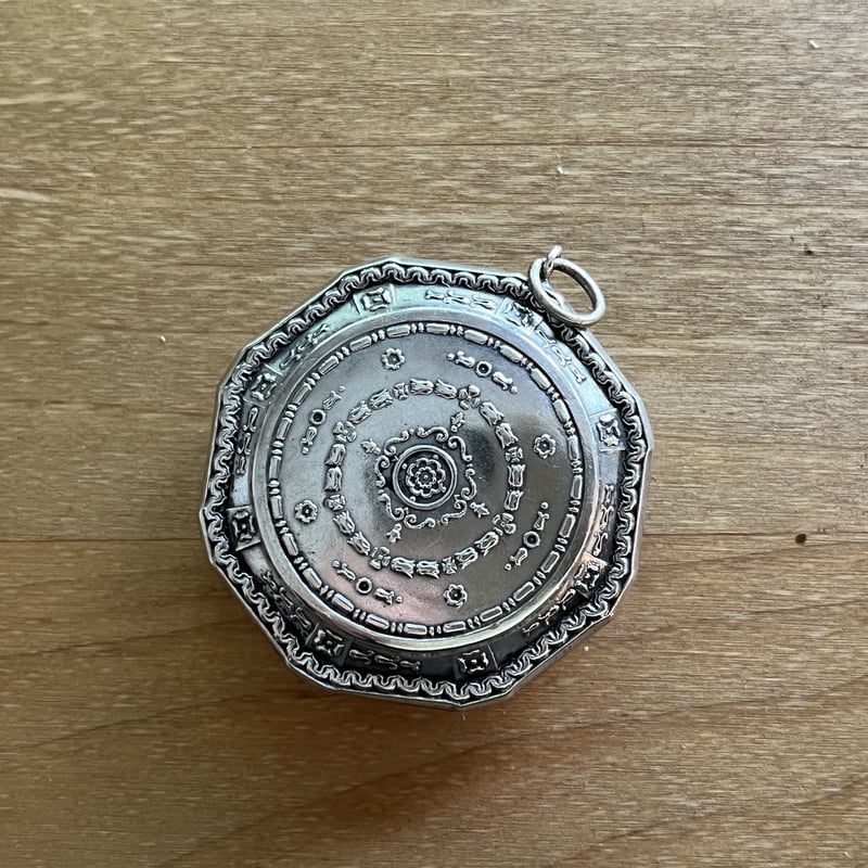 フランス アンティーク 8角形 純銀 パウダーケース silver 800 フランス アンティーク 8角形 純銀 パウダーケース silver 800