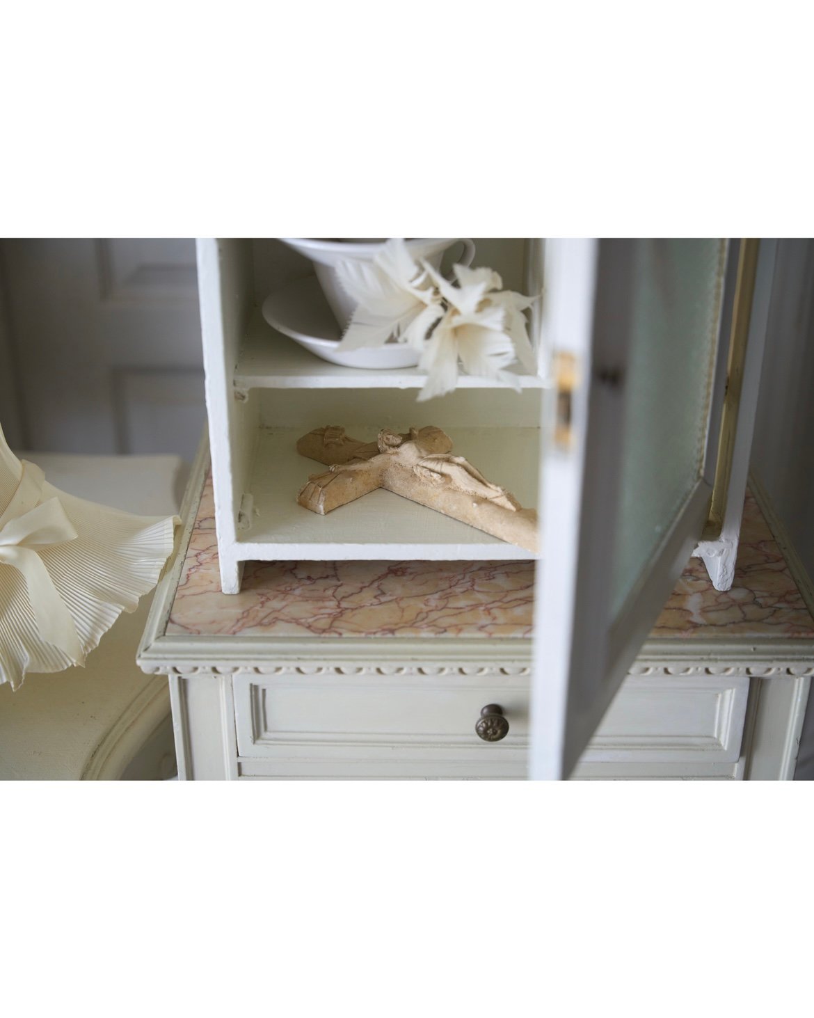 フランスアンティーク 置き型 壁掛け ガラス扉のキャビネット