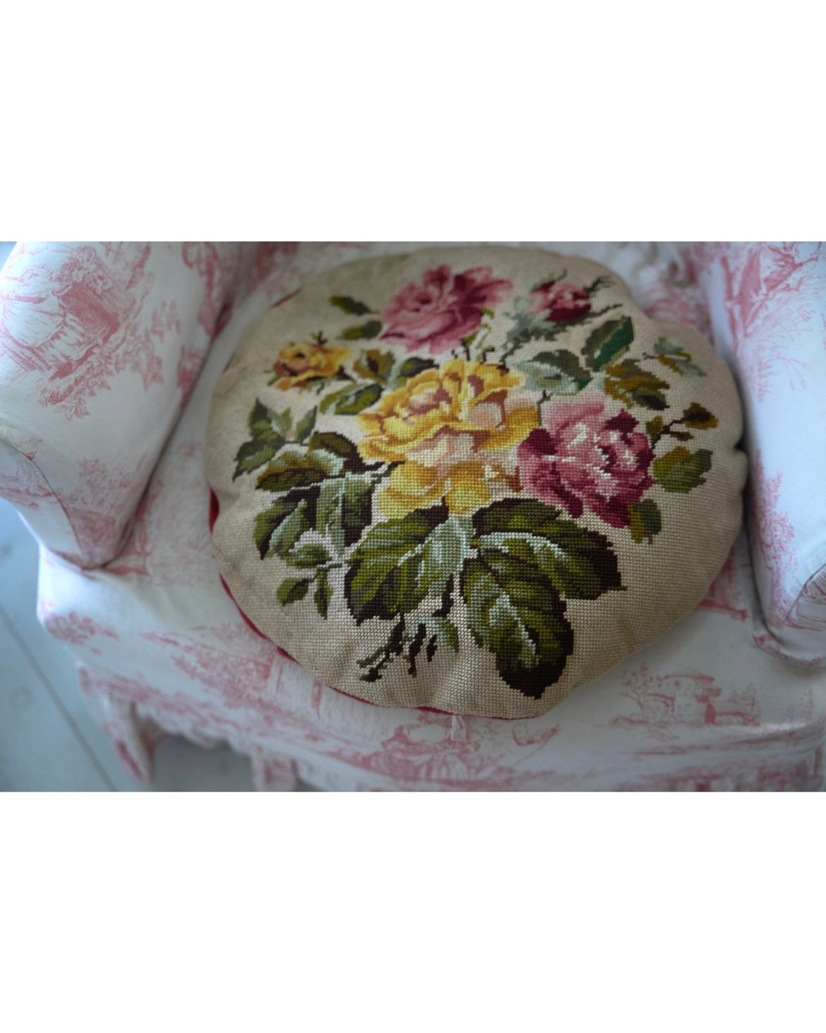 LUXURY NEEDLEPOINT FROM LONDON 刺繍 テーブル LUXURY NEEDLEPOINT FROM LONDON 刺繍 テーブル（Kensington