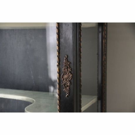 フレンチアンティーク キャビネット 鍵付き テーブル付き 飾り棚 真鍮  美しい装飾