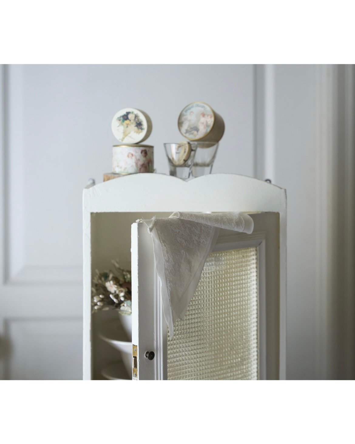 フランスアンティーク 置き型 壁掛け ガラス扉のキャビネット