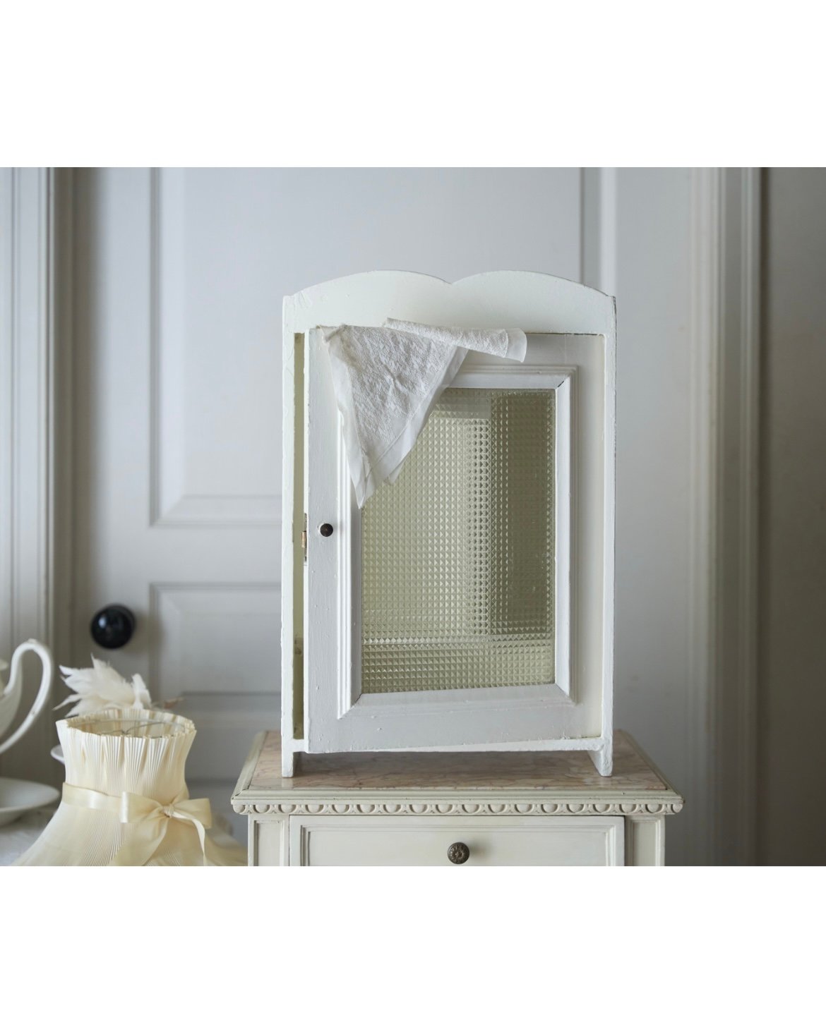 フランスアンティーク　剥離　ウォールシェルフ　壁掛けキャビネット ガラス扉付き フレンチガラスキャビネット.4 フランスアンティーク家具 剥離