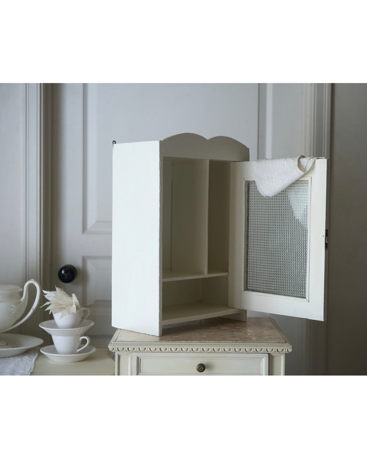 フランスアンティーク 置き型 壁掛け ガラス扉のキャビネット