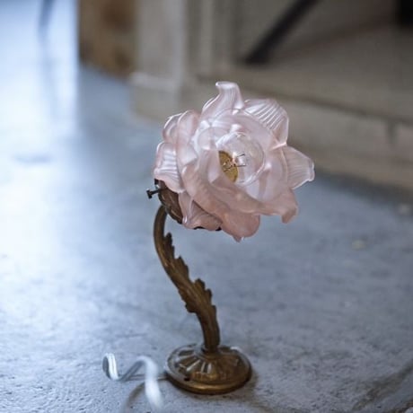 アンティークランプ フランスアンティーク  ピンクシェード 一輪の花 薔薇型 シェード