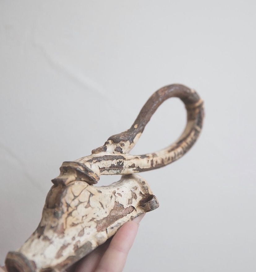 フレンチアンティーク 白鳥の錠付き アーチ型の窓枠 両窓 2枚 | Clair