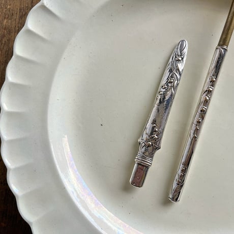 鈴蘭のペン軸と鈴蘭 ペンシルケース silverplate 銀 ニードルケースとして フランスアンティーク スズラン