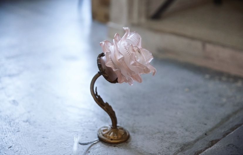 フランスアンティーク　桜色のバラシェード/ランプシャンデリアローズヴィンテージ アンティークランプ フランスアンティーク ピンクシェード 一輪の花