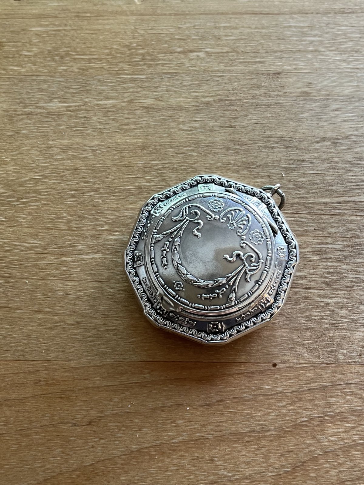 フランス　アンティーク　パウダーケース　ルルド フランス アンティーク 8角形 純銀 パウダーケース silver 800