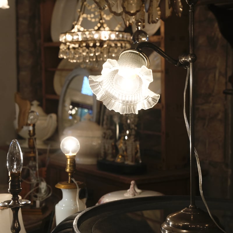 メンテナンス済み テーブルランプ 高さと角度調節可能 フリル
