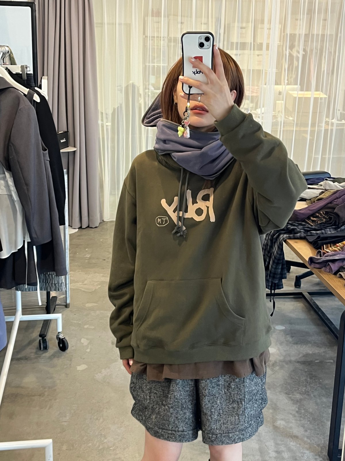 た*ぬ様 【限定値下げ】eaphi LOGO BIG SWEAT brown s Eaphi LOGO BIG SWEAT brown 2 - メルカリ