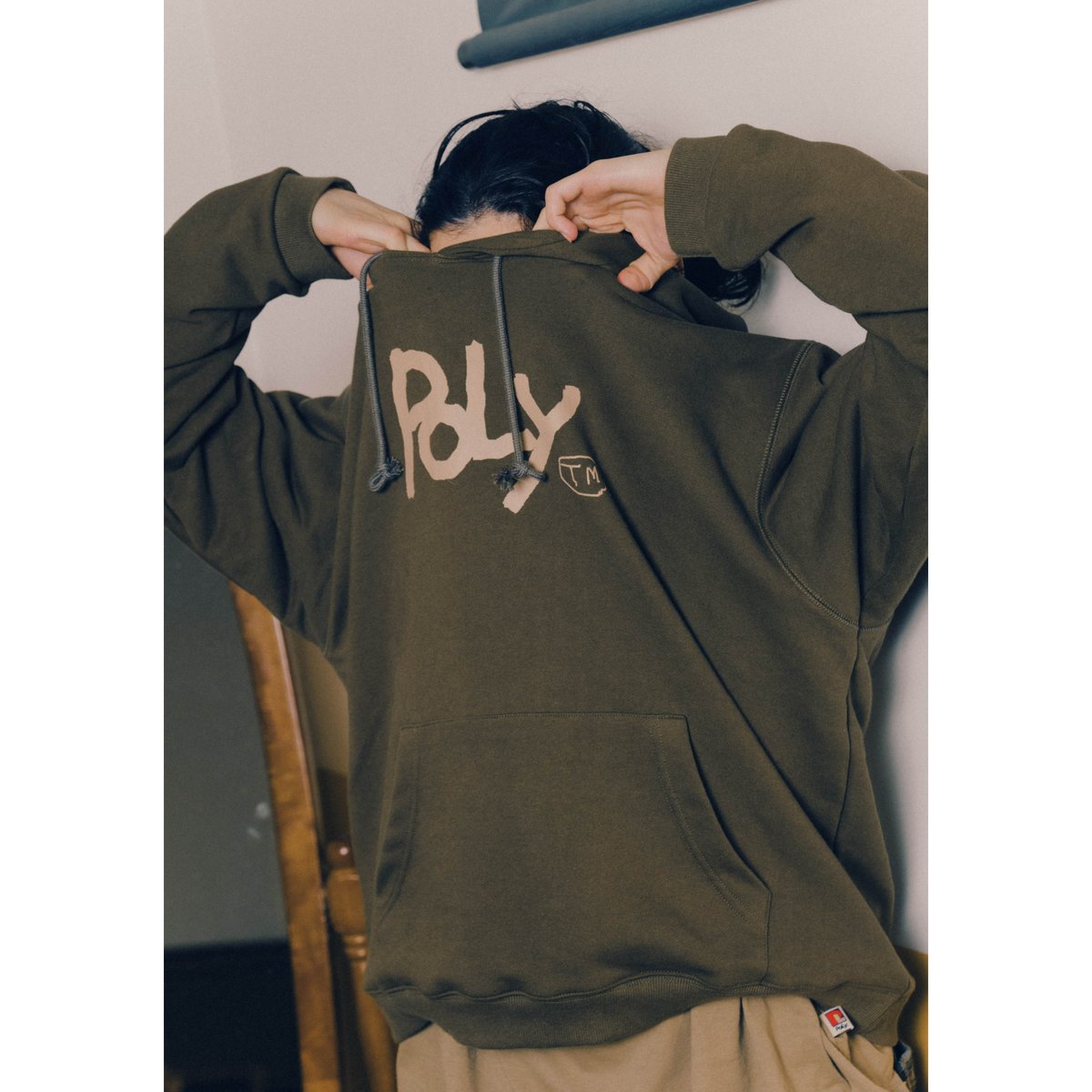 ep.9】BIG LOGO HOODIE (khaki)【残りわずか】 | POLY ONL