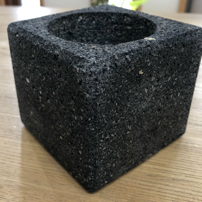 植木鉢】【国産溶岩石・大谷石】 溶岩石フラワーポット(角) サボテン