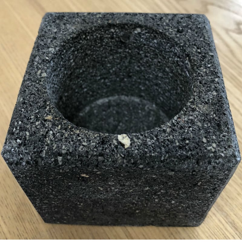 植木鉢】【国産溶岩石・大谷石】 溶岩石フラワーポット(角) サボテン