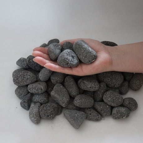 飛騨溶岩石 砂利 10kg 角無し加工 ガーデニング 天然石 化粧砂利 角無し加工 庭石 丸石 敷き砂利 石材 アクアリウム石の大きさを選べます。・5〜20mm・20〜35mm・35〜40mm