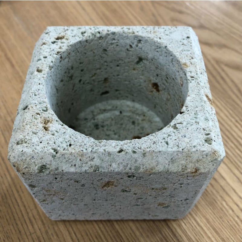 植木鉢】【国産溶岩石・大谷石】 溶岩石フラワーポット(角) サボテン