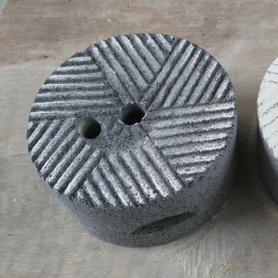 飛騨溶岩石臼 蕎麦挽き 石臼 手作り 手引き石臼 そば用石臼 石うす直径