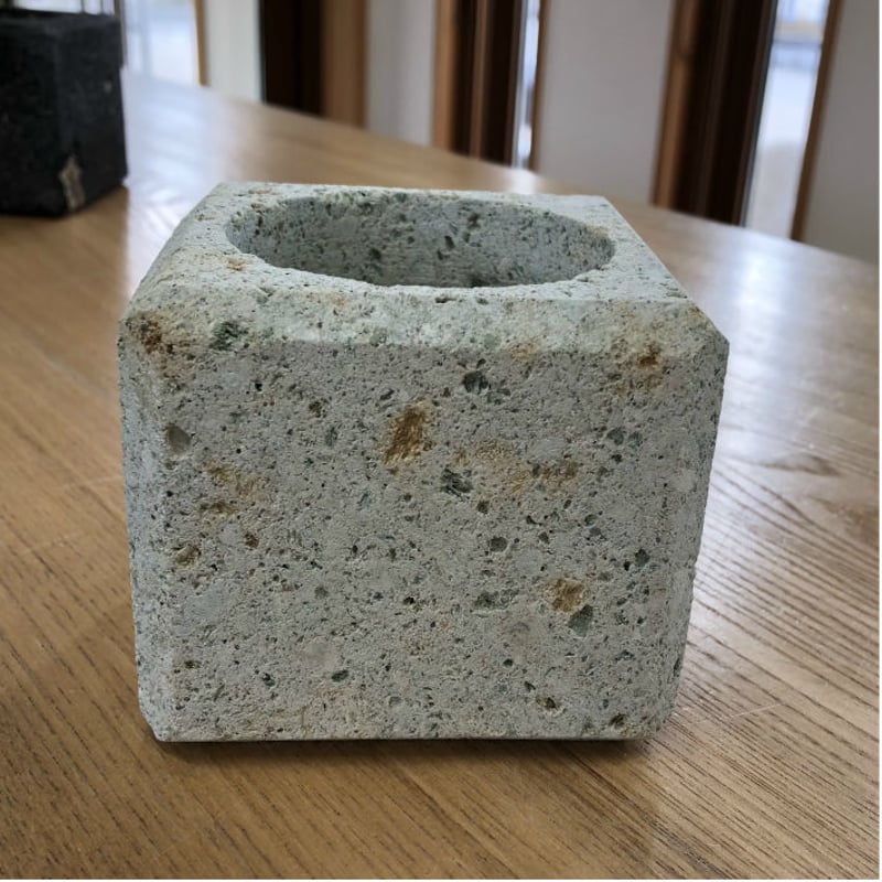 植木鉢】【国産溶岩石・大谷石】 溶岩石フラワーポット(角) サボテン