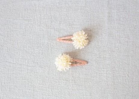 single flower clip -ivory mum-