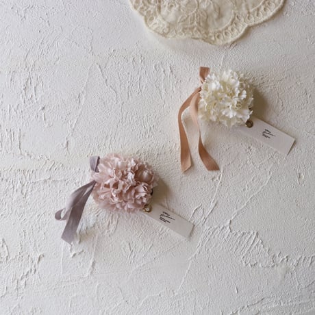 カーネーションのヘアクリップ