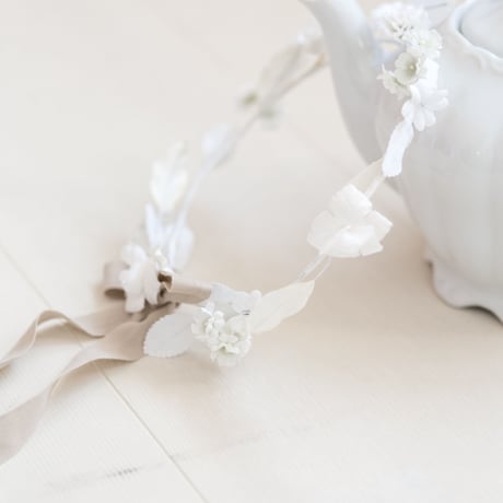 布花の冠 white flowers