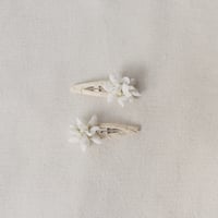 single flower clip -white hydrangea-