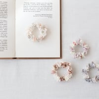 染花のリースコサージュ
