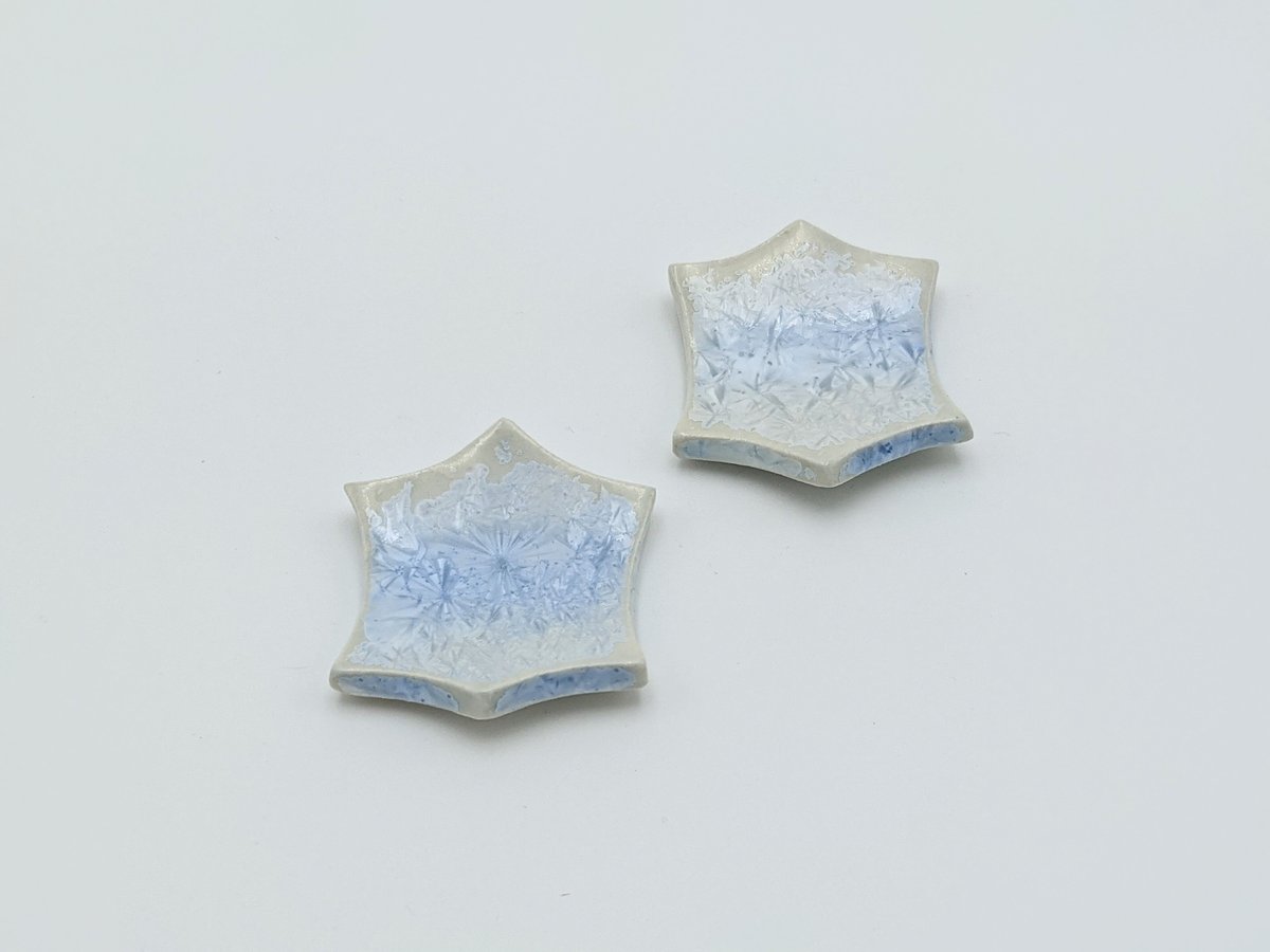 雪の結晶模様 香合 貝殻製 雪結晶釉はしおき 青 2個セット | 大雪窯オンラインショップ