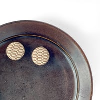 【南部菱刺し】胡桃染めのイヤリング｜日常に使う少し大きめ